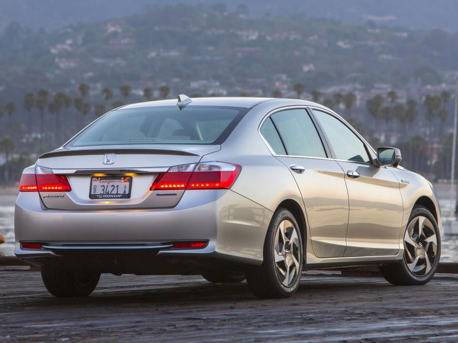  Honda Accord PHEV 2013 года  (фото 14 из 28)